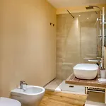 Izzhome Corso76 3* קליארי