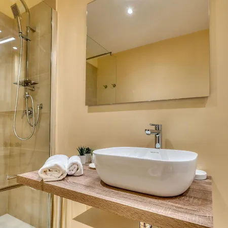 Izzhome Corso76 بيت ضيافة *