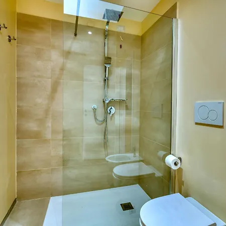 Izzhome Corso76 3* Cagliari